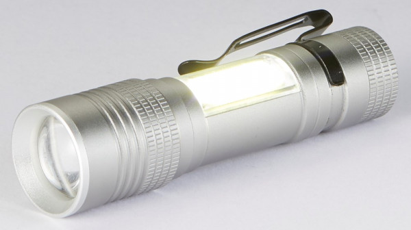 Kleine, lichtstarke Taschenleuchte mit vier Lichtmodi und Clip.